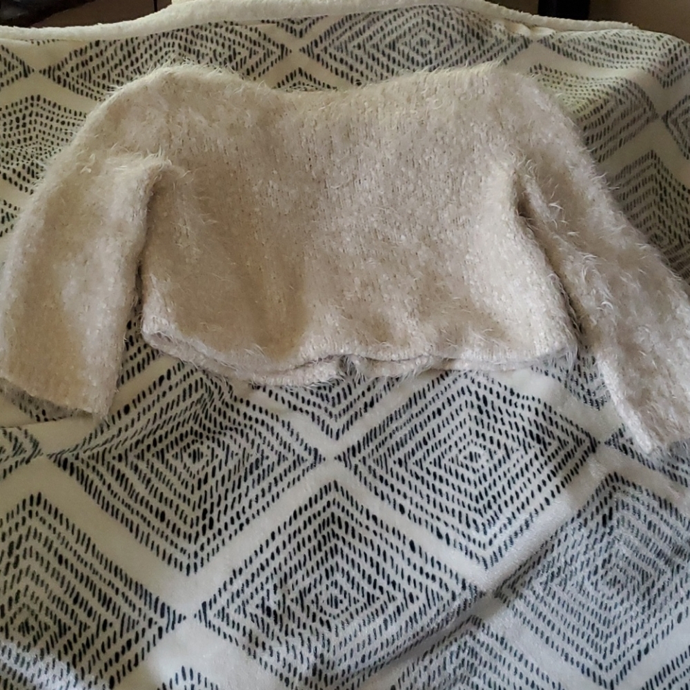 Knitted and knotted creme fuzzy cardigan Size S - Picture 11 of 11